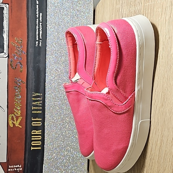 Sneakers - Picture 2 of 6